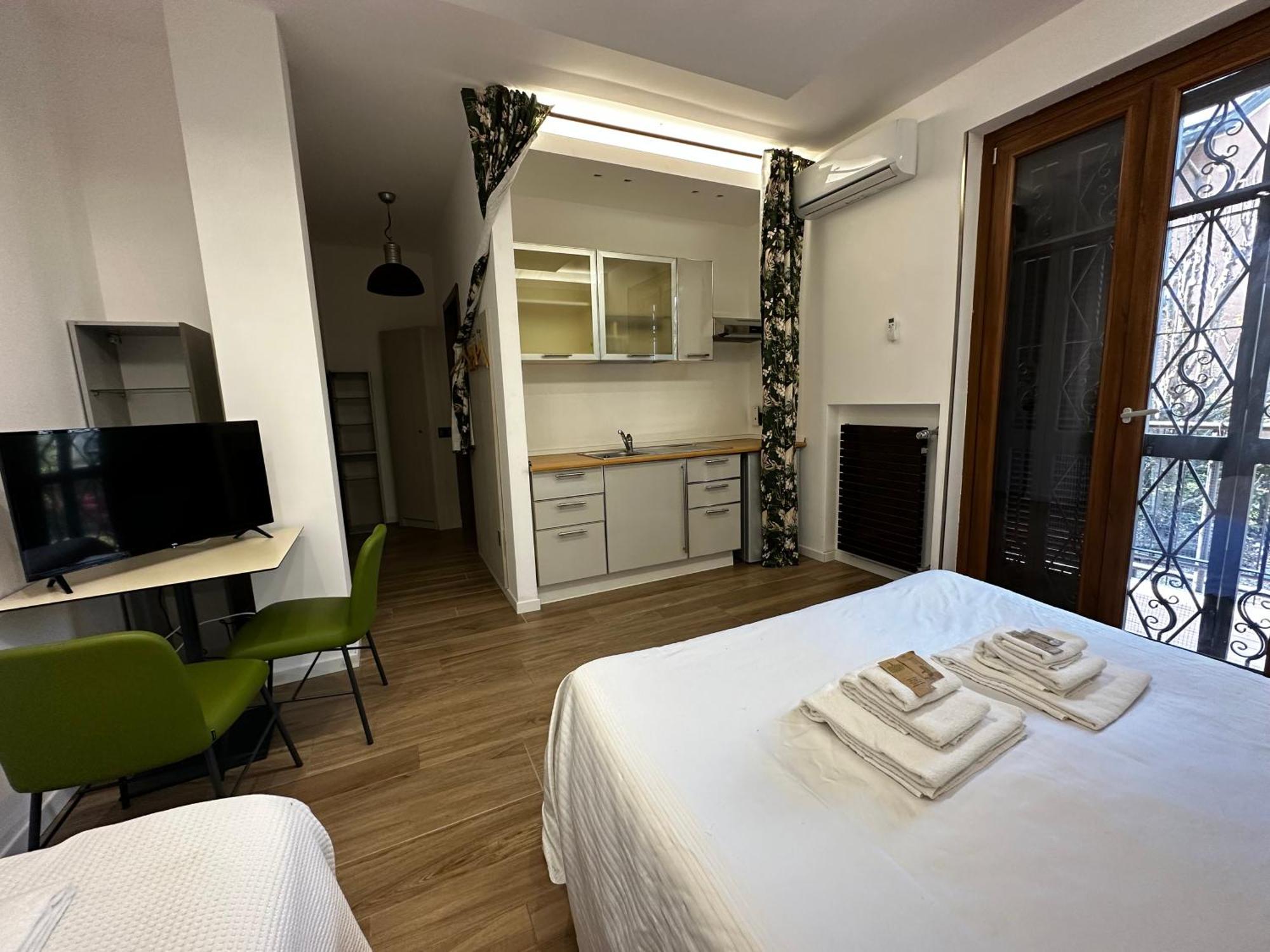 Borgo Manzoni - Charming House Hotel รอซซาโน ภายนอก รูปภาพ