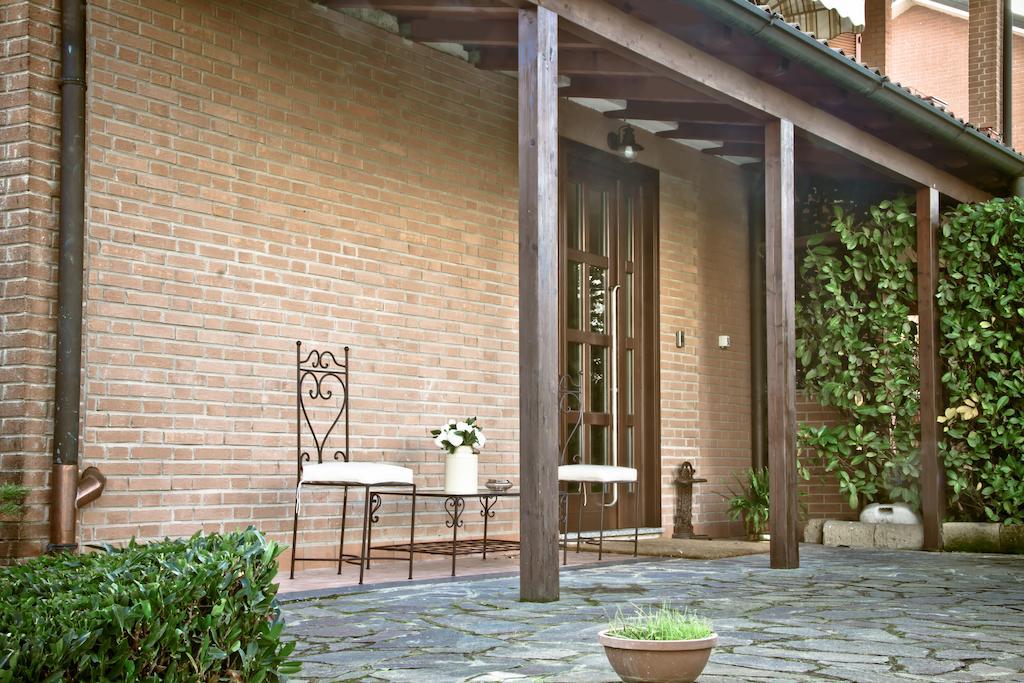 Borgo Manzoni - Charming House Hotel รอซซาโน ภายนอก รูปภาพ