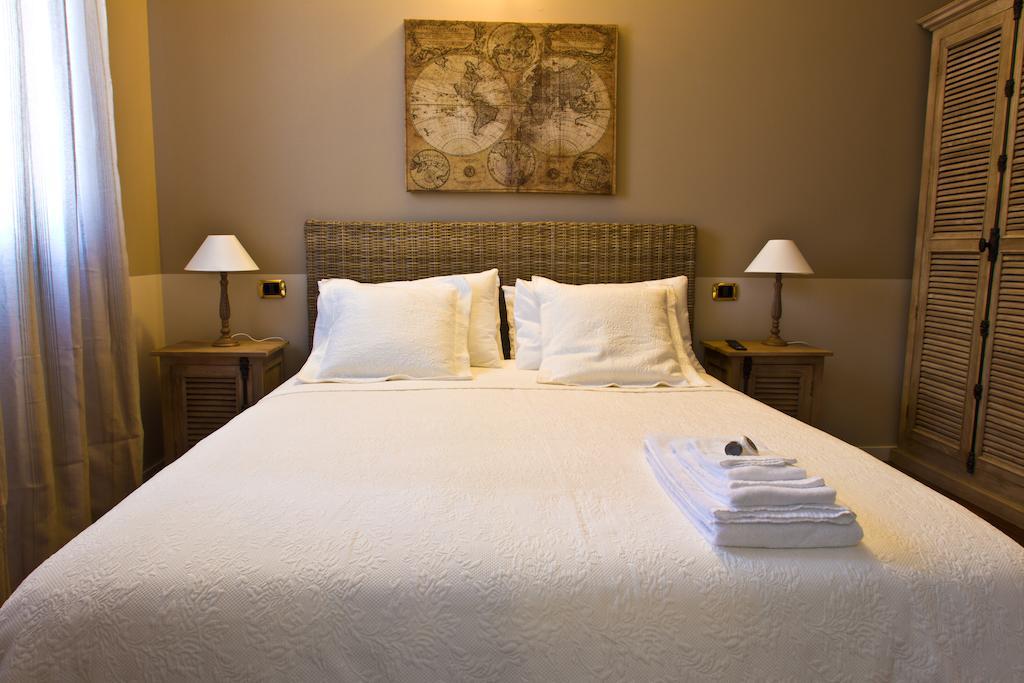 Borgo Manzoni - Charming House Hotel รอซซาโน ภายนอก รูปภาพ