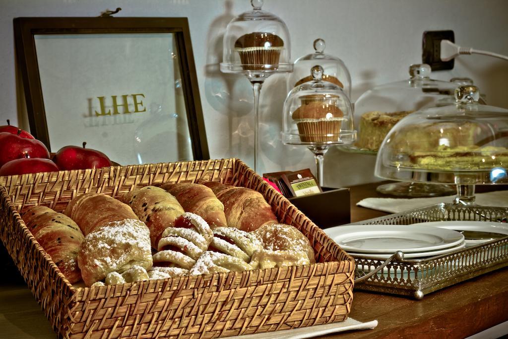 Borgo Manzoni - Charming House Hotel รอซซาโน ภายนอก รูปภาพ
