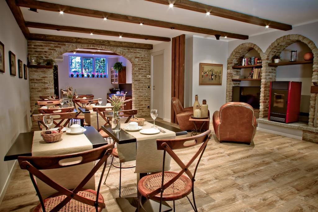 Borgo Manzoni - Charming House Hotel รอซซาโน ภายนอก รูปภาพ