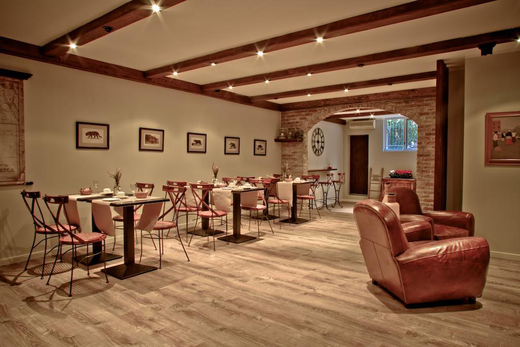 Borgo Manzoni - Charming House Hotel รอซซาโน ภายนอก รูปภาพ